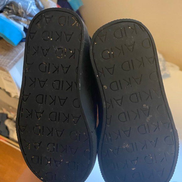 Black Velvet AKID 4C kids shoes. - Picture 2 of 3